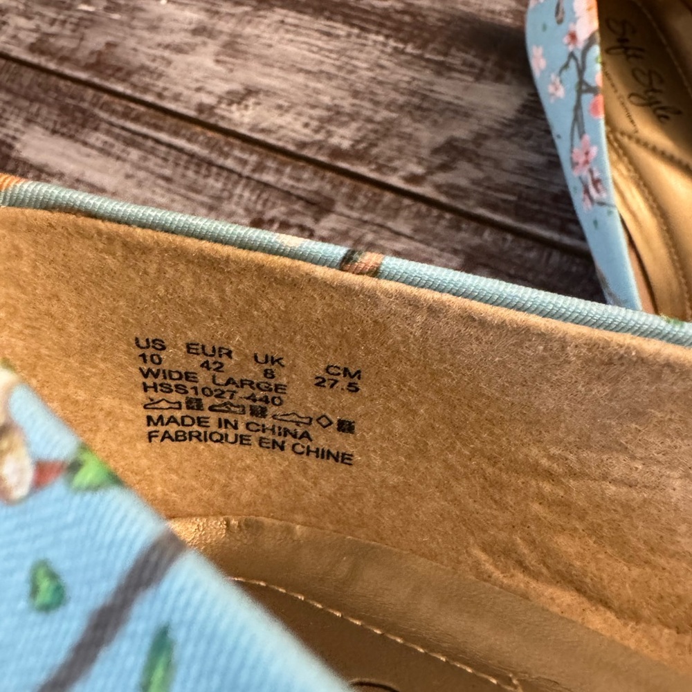 Soft Style Light Blue Floral Slip-On Ballet Flats - Picture 5 of 6